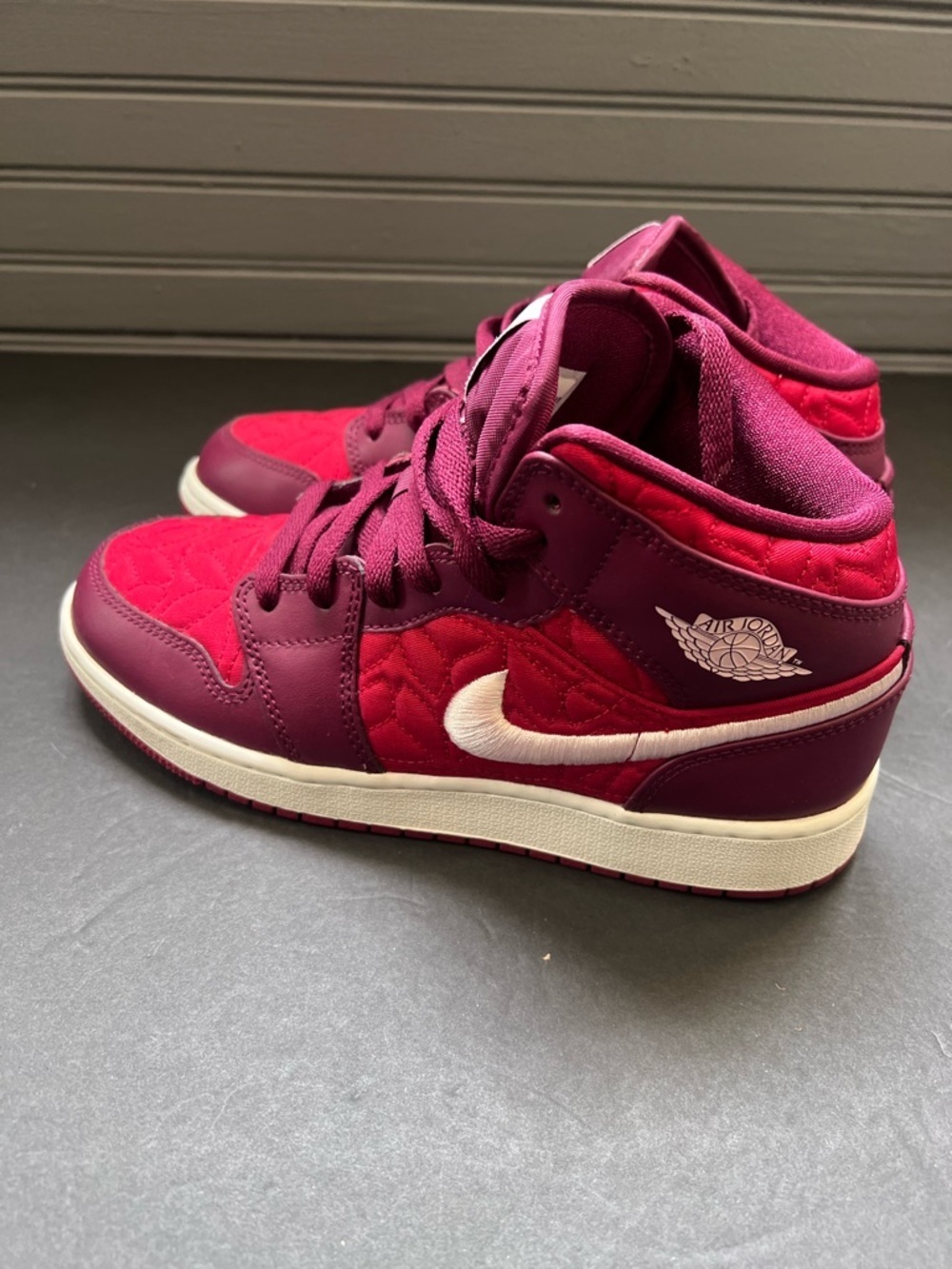 Nike Air Jordan 1 Retro Mid SE Quilted Red Pink GS Size 5Y - Picture 3 of 7